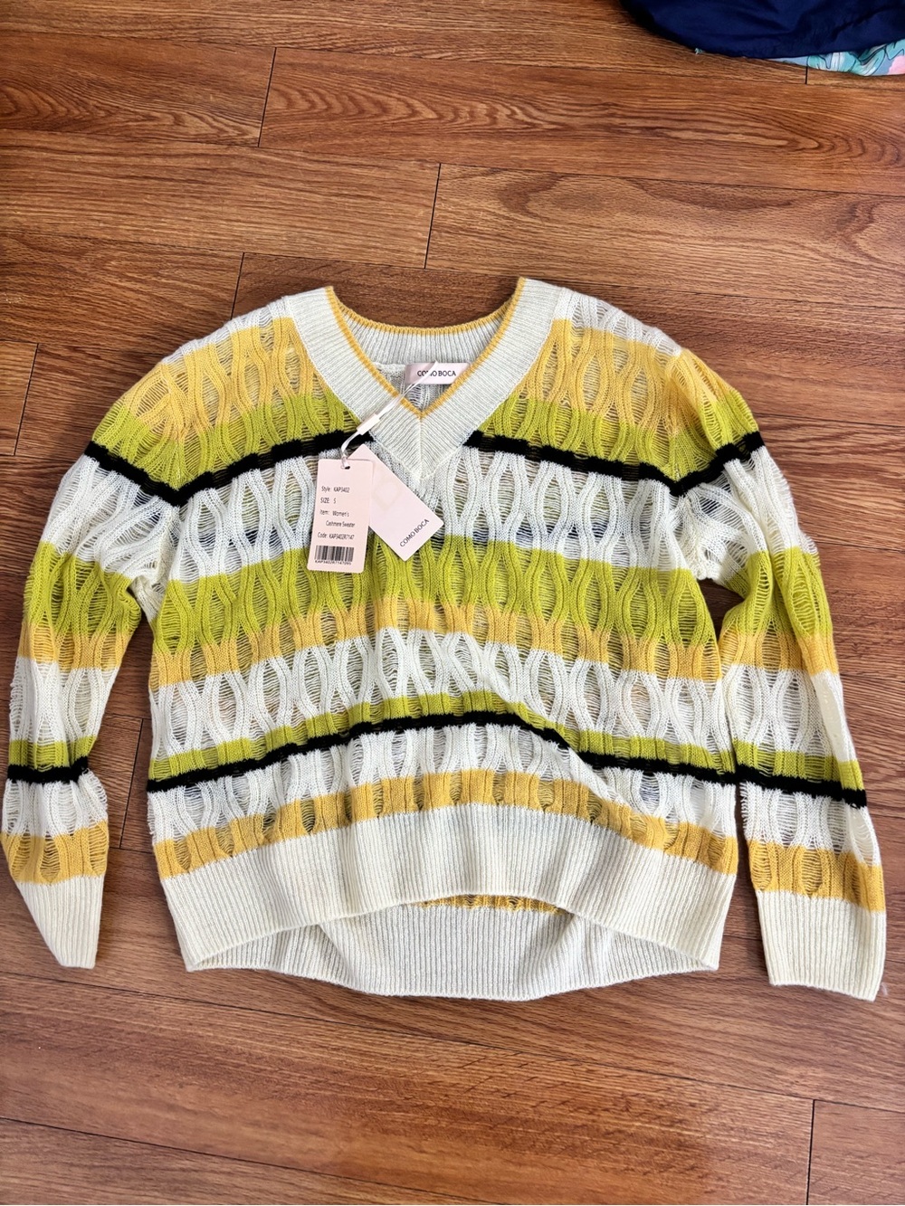 100% Cashemere V-Neck Sweater in Yellow, White & Black